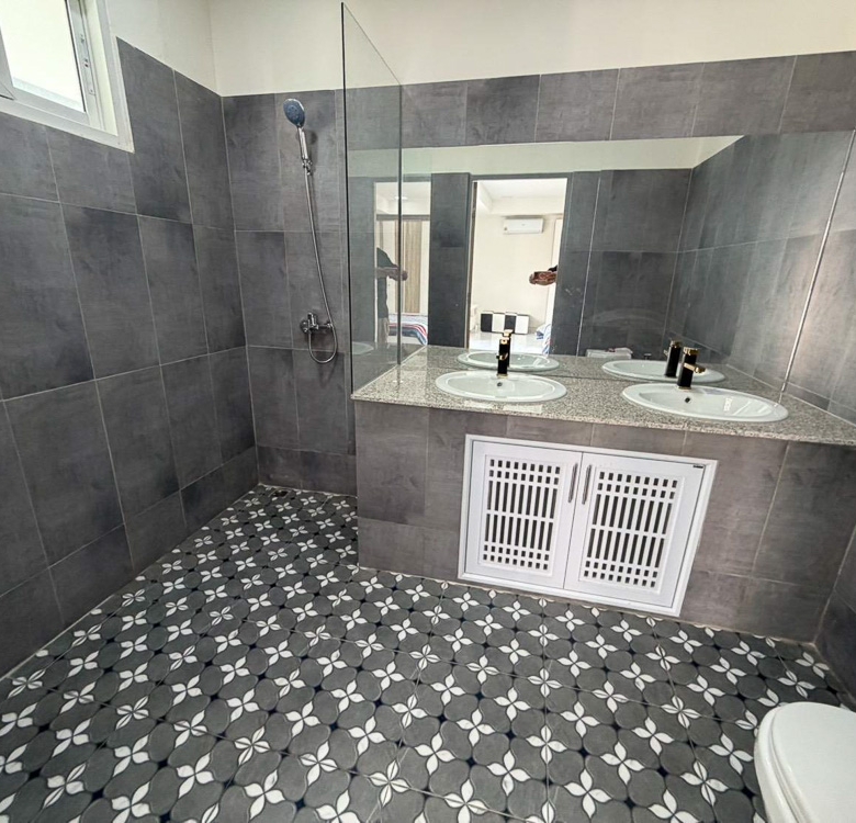 EP0882 | villa on 1 Rai of land for sale Near Mabprachan Lake