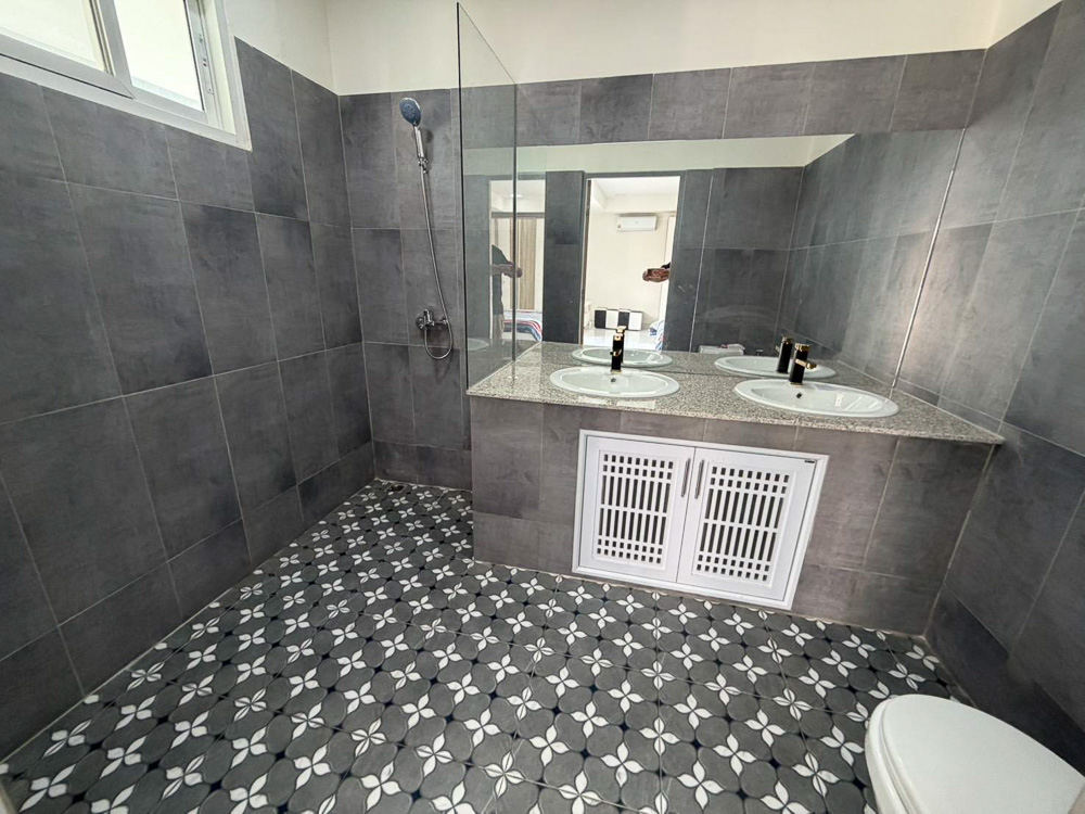 EP0882 | villa on 1 Rai of land for sale Near Mabprachan Lake