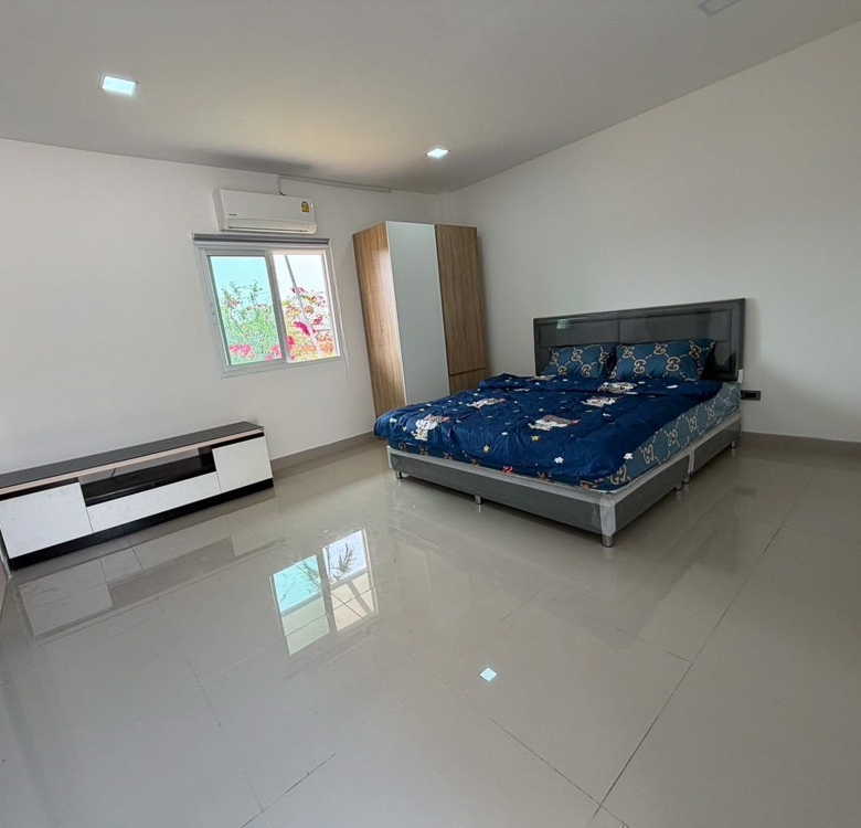 EP0882 | villa on 1 Rai of land for sale Near Mabprachan Lake