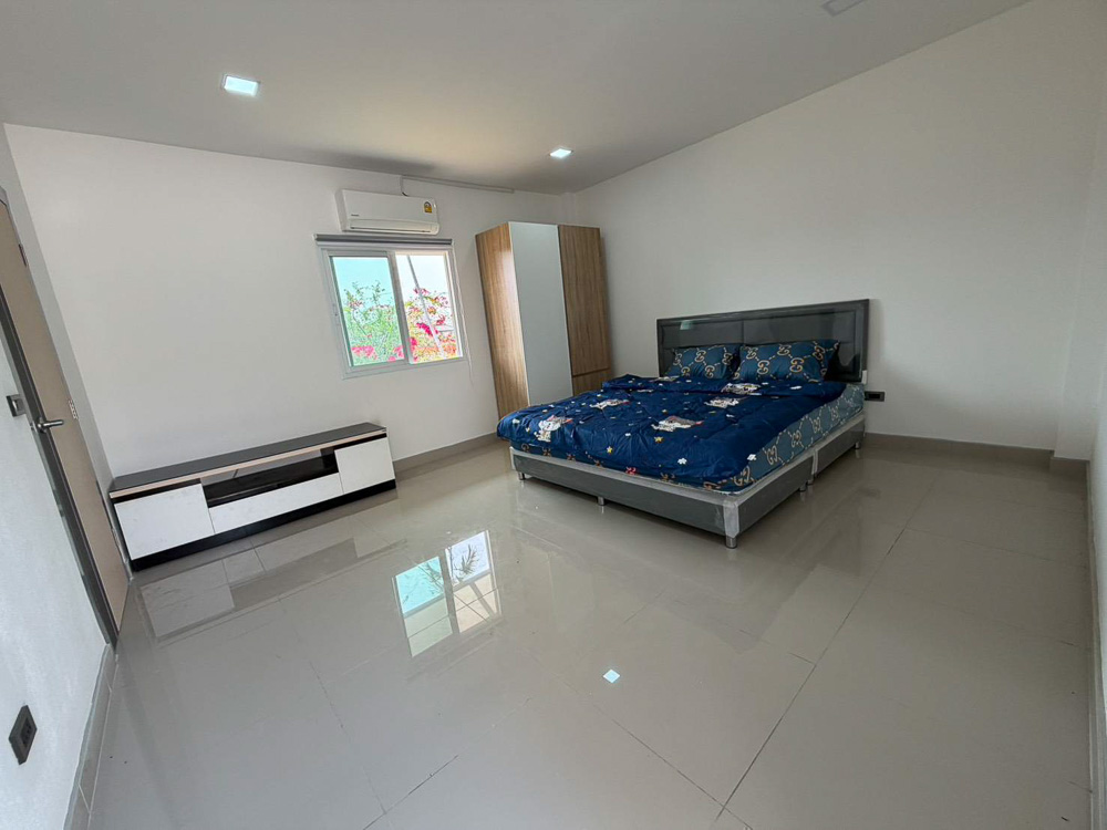 EP0882 | villa on 1 Rai of land for sale Near Mabprachan Lake