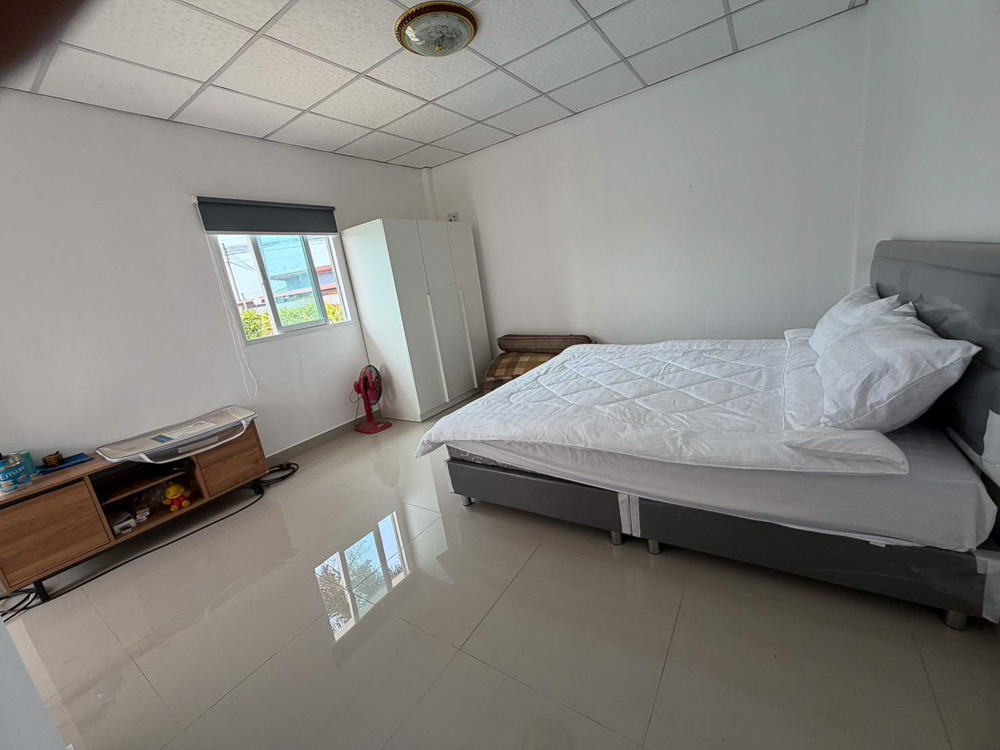 EP0882 | villa on 1 Rai of land for sale Near Mabprachan Lake