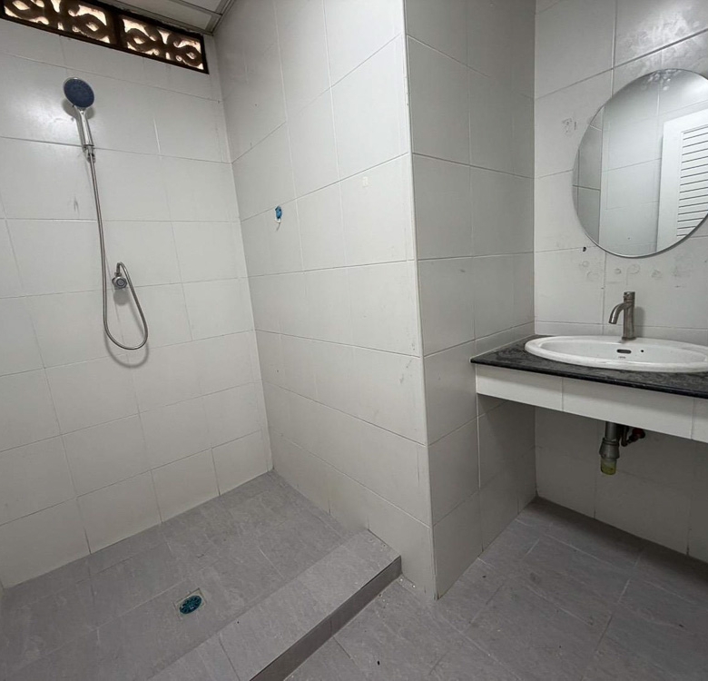 EP0882 | villa on 1 Rai of land for sale Near Mabprachan Lake