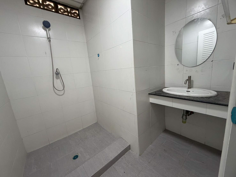 EP0882 | villa on 1 Rai of land for sale Near Mabprachan Lake