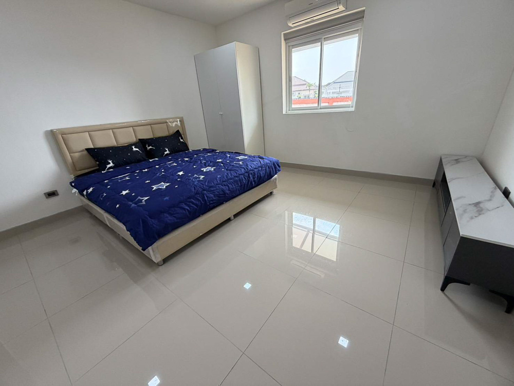 EP0882 | villa on 1 Rai of land for sale Near Mabprachan Lake