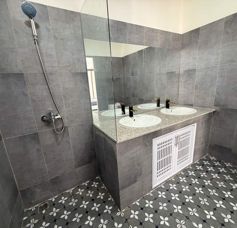 EP0882 | villa on 1 Rai of land for sale Near Mabprachan Lake