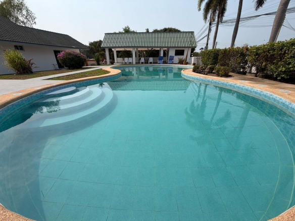 EP0882 | villa on 1 Rai of land for sale Near Mabprachan Lake