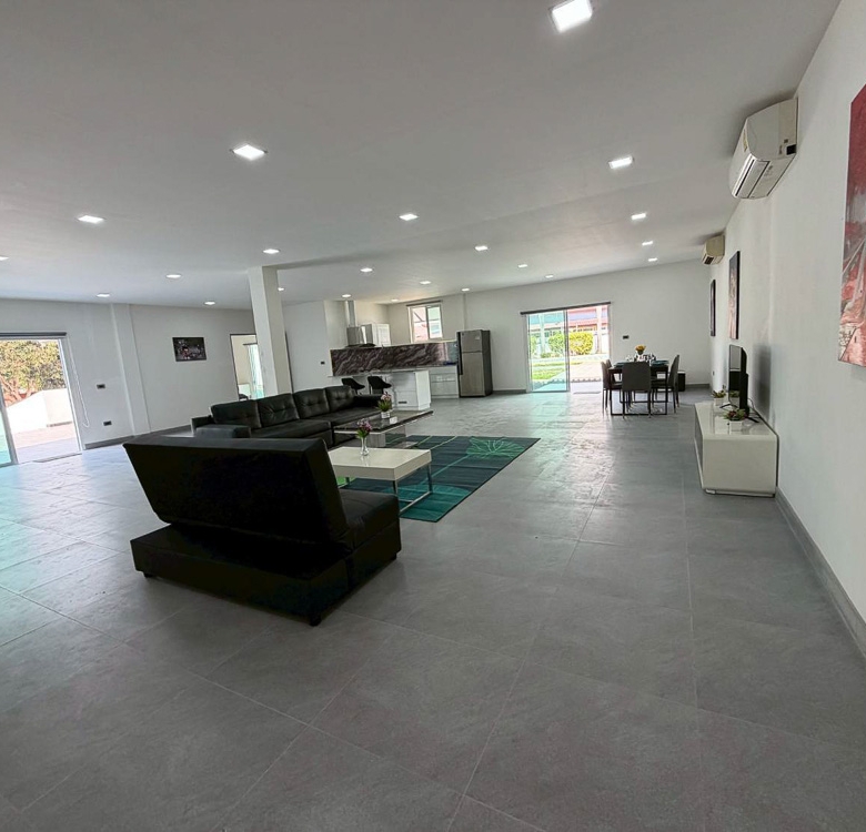 EP0882 | villa on 1 Rai of land for sale Near Mabprachan Lake