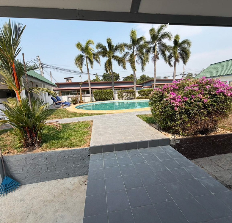 EP0882 | villa on 1 Rai of land for sale Near Mabprachan Lake