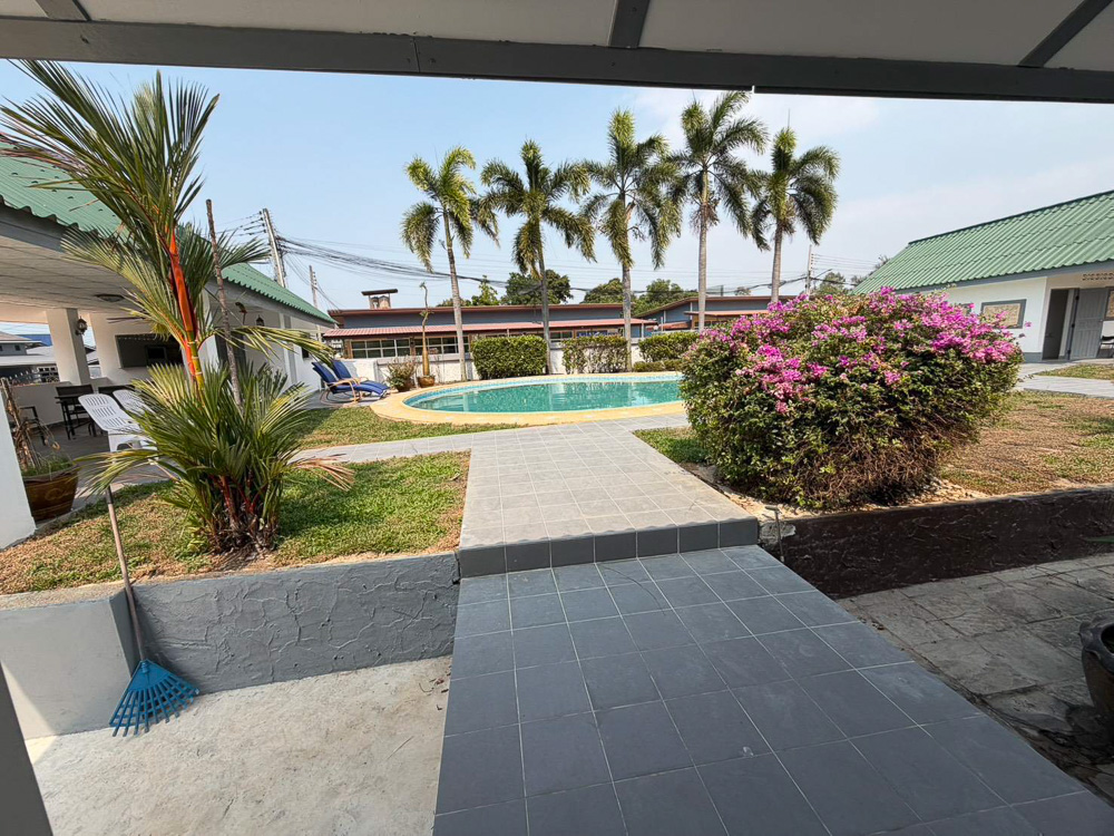 EP0882 | villa on 1 Rai of land for sale Near Mabprachan Lake