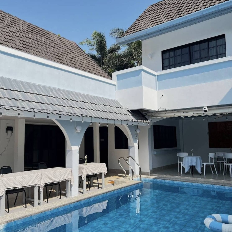 EP0884 | Spacious pool villa located at Soi Bonkot