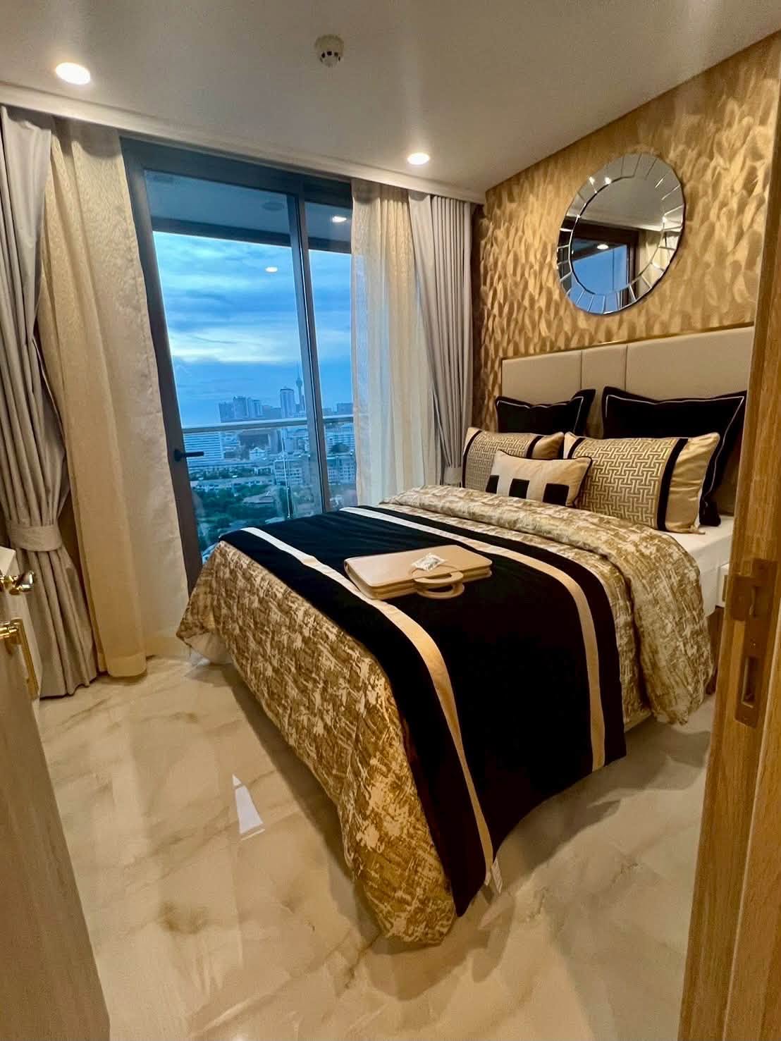 EP0893 | Luxury Condo for Sale at Copacabana Beach Jomtien (Beachfront)Selling Price: THB 4,300,000
