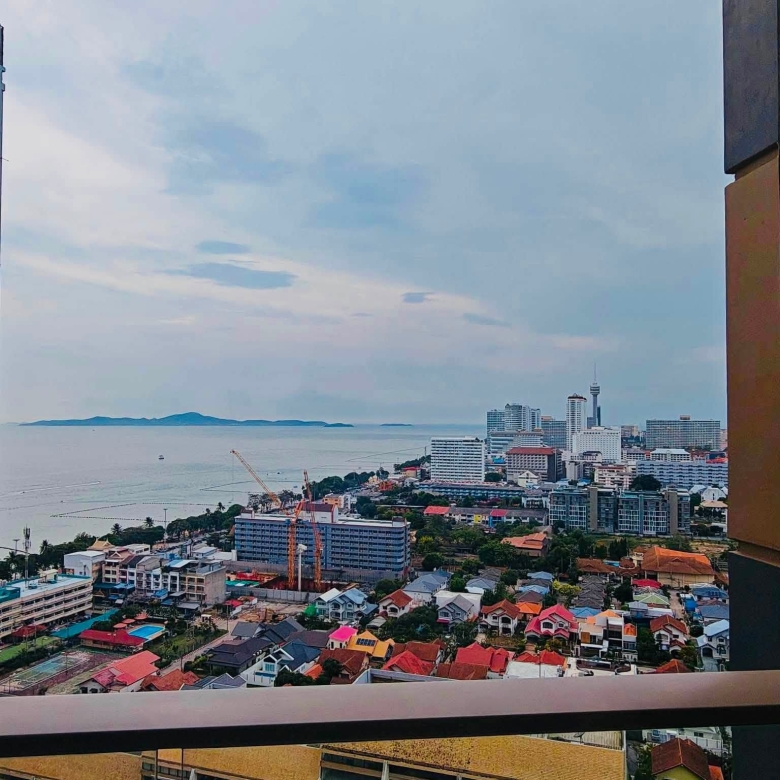 EP0893 | Luxury Condo for Sale at Copacabana Beach Jomtien (Beachfront)Selling Price: THB 4,300,000