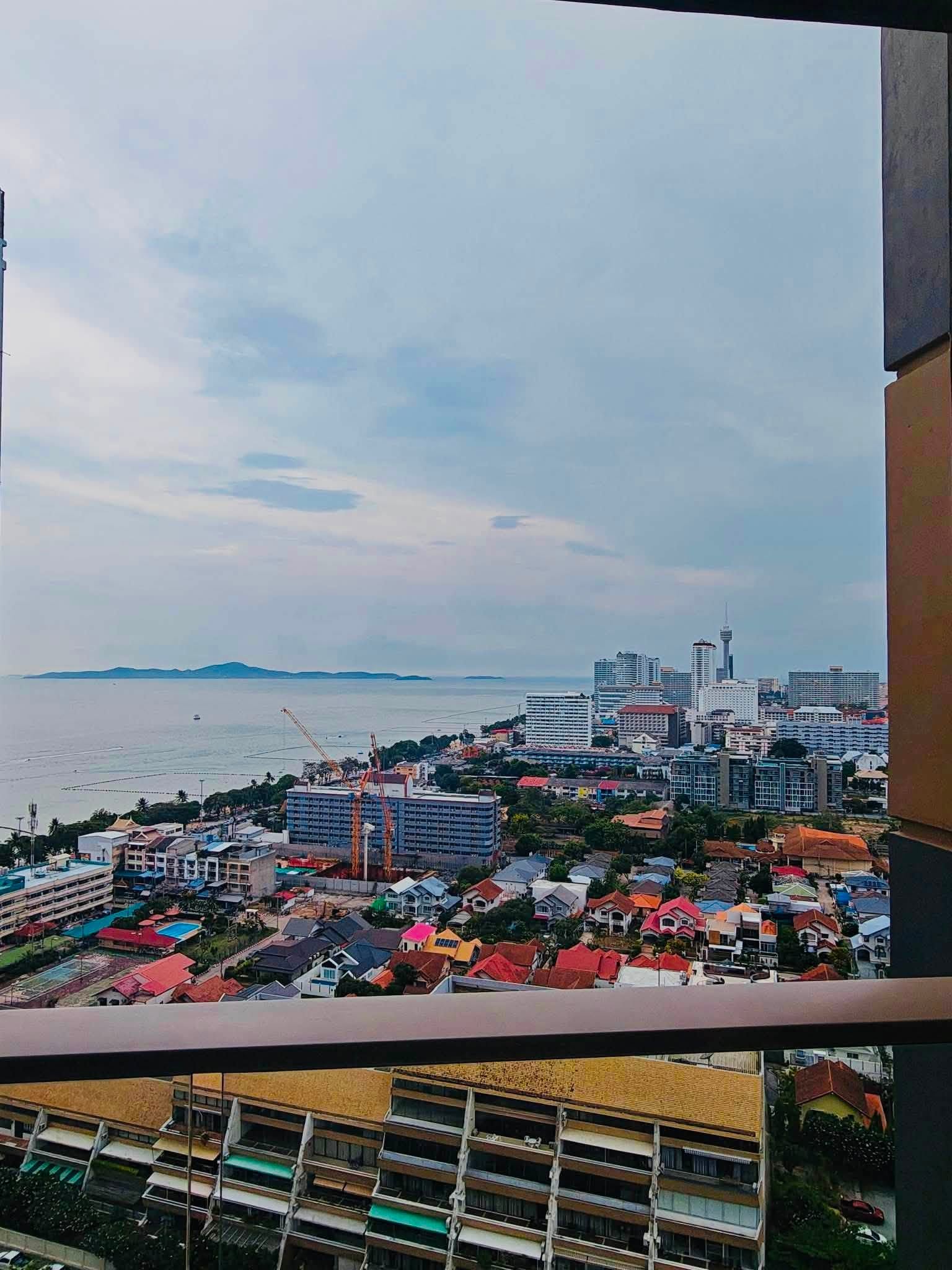 EP0893 | Luxury Condo for Sale at Copacabana Beach Jomtien (Beachfront)Selling Price: THB 4,300,000