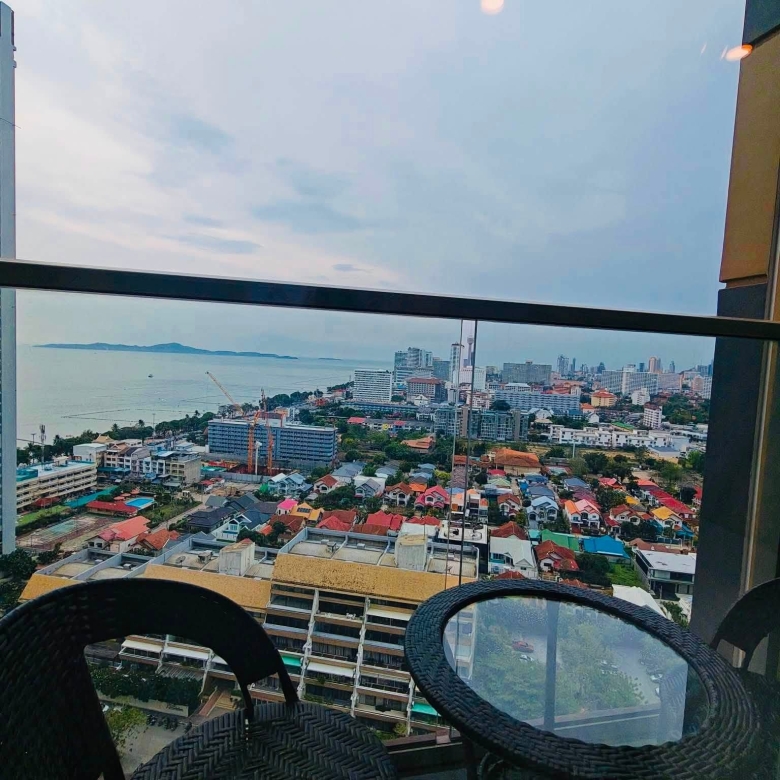 EP0893 | Luxury Condo for Sale at Copacabana Beach Jomtien (Beachfront)Selling Price: THB 4,300,000