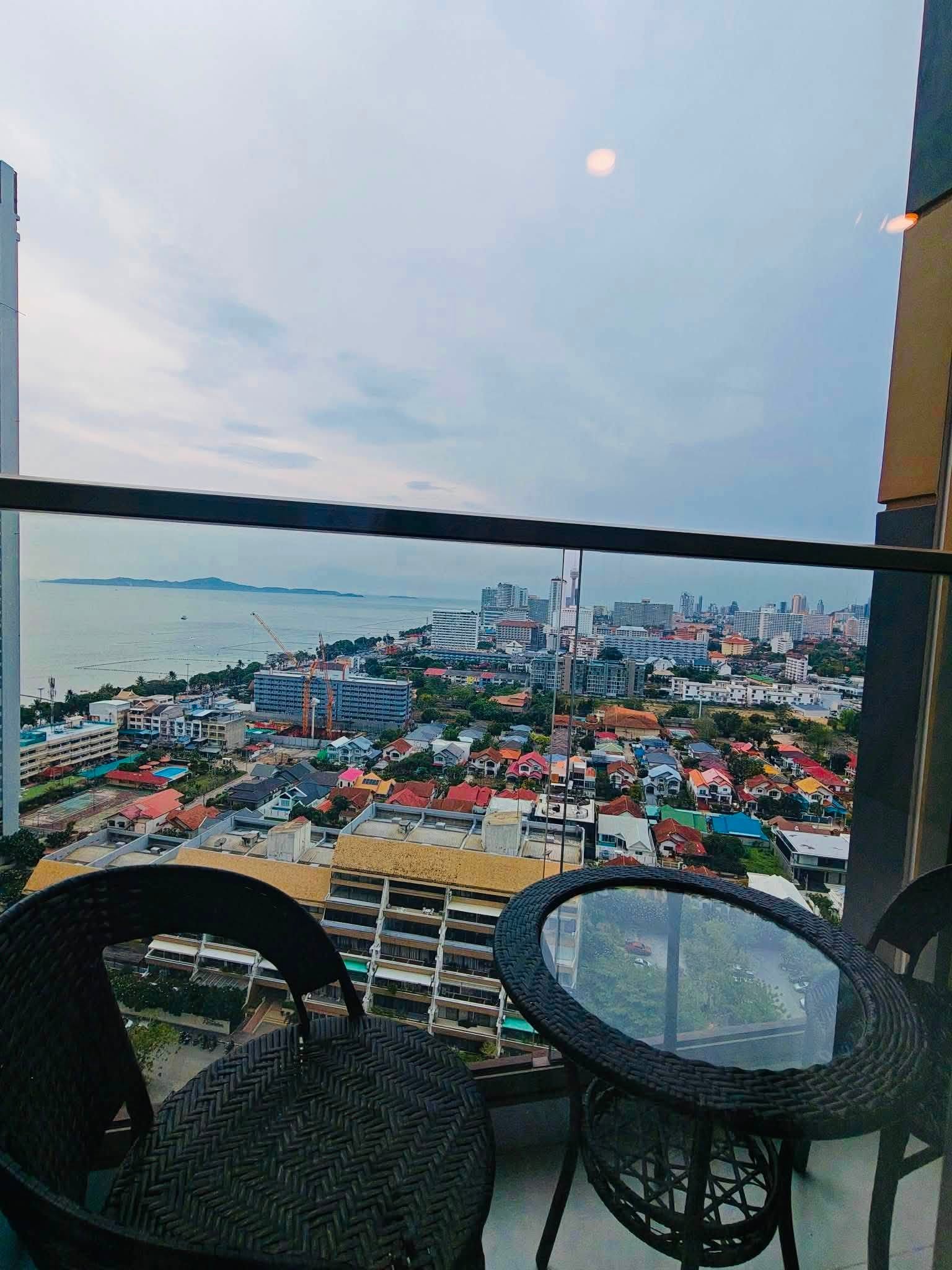 EP0893 | Luxury Condo for Sale at Copacabana Beach Jomtien (Beachfront)Selling Price: THB 4,300,000