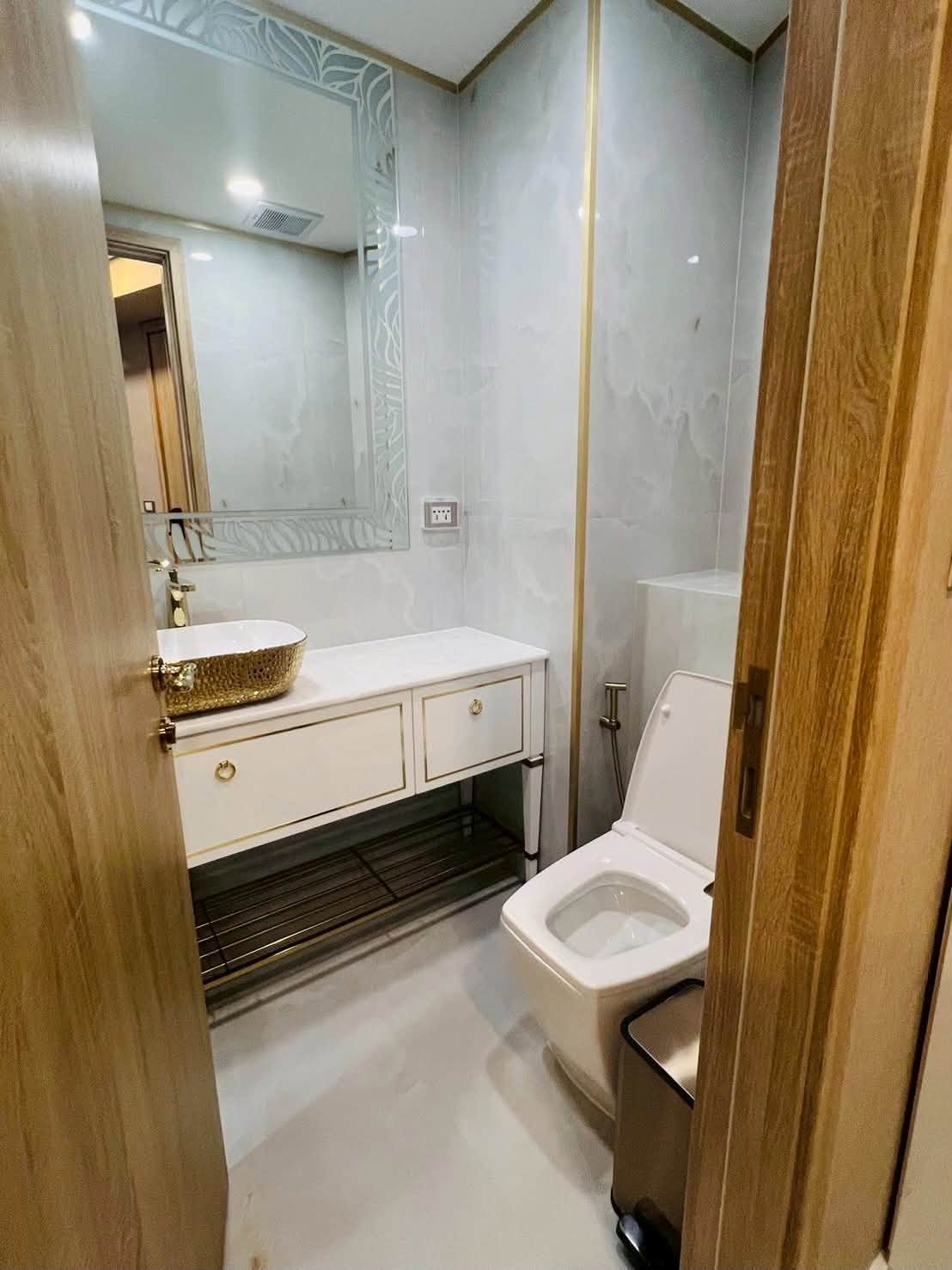 EP0893 | Luxury Condo for Sale at Copacabana Beach Jomtien (Beachfront)Selling Price: THB 4,300,000