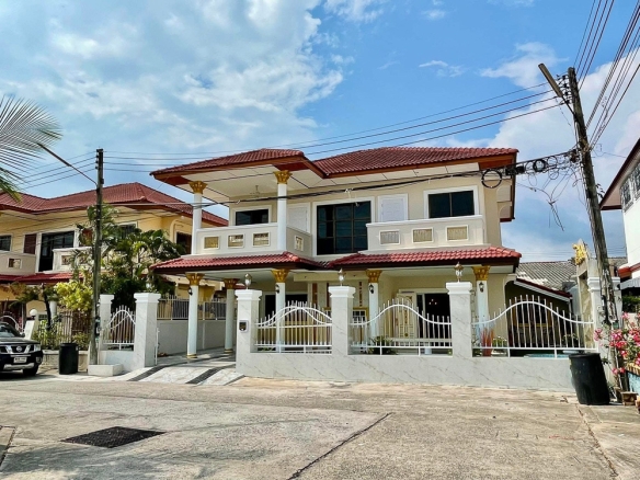 EP0194 | Villa for Sale Near Pattaya Railway Bypass