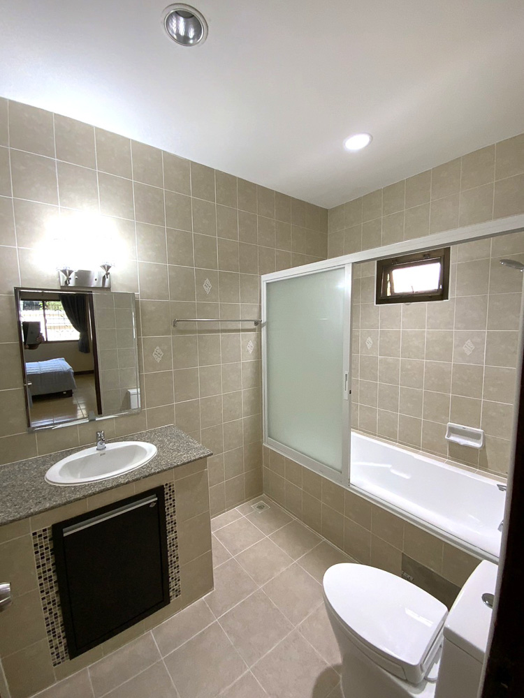 EP0147 | Villa for Sale in Nong Pla Lai, Pattaya