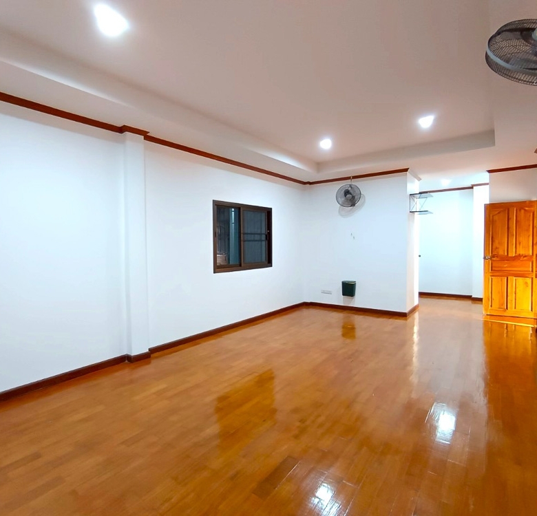 EP0199 | 4-BR Luxury Villa for Sale in South Pattaya