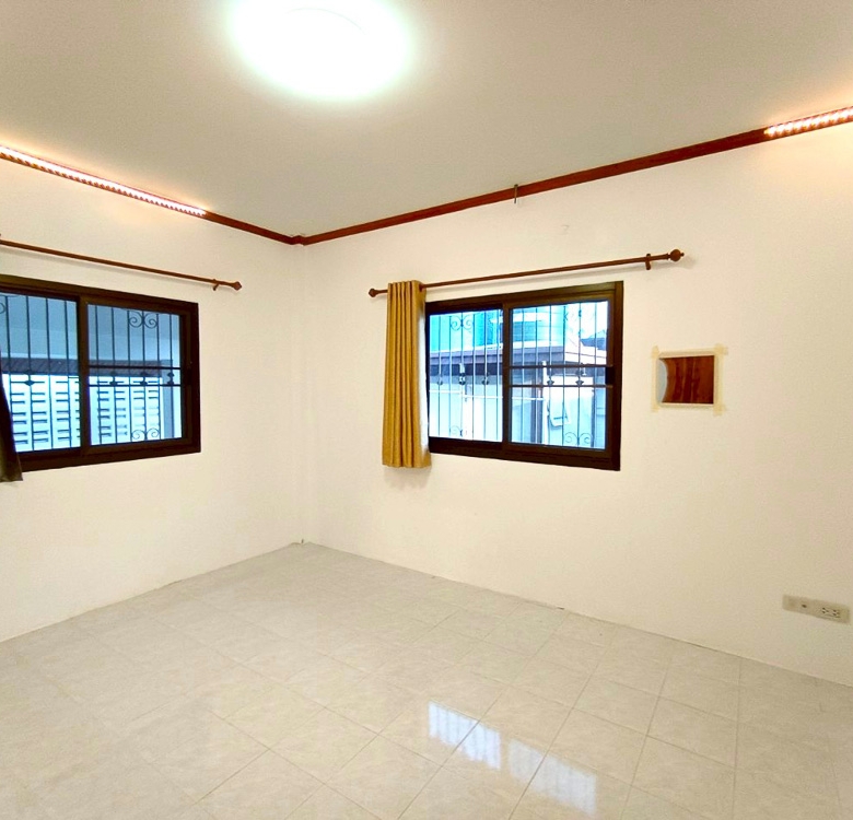 EP0199 | 4-BR Luxury Villa for Sale in South Pattaya