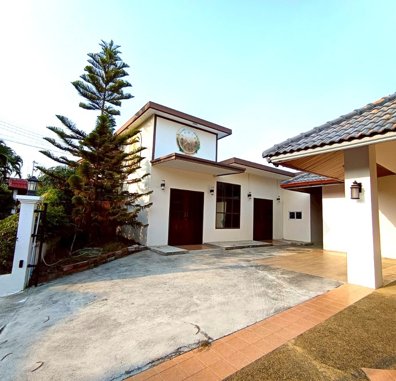 EP0199 | 4-BR Luxury Villa for Sale in South Pattaya