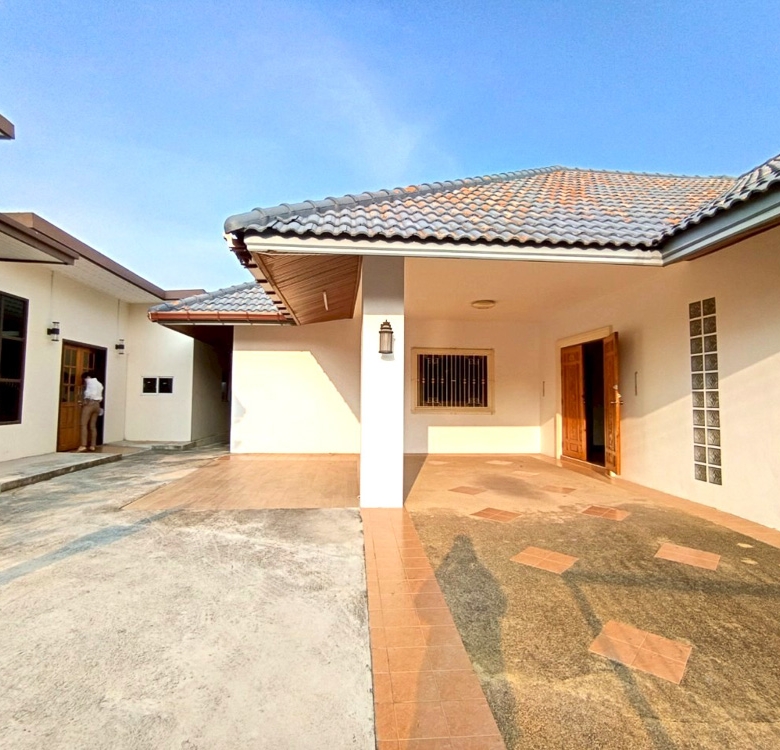 EP0199 | 4-BR Luxury Villa for Sale in South Pattaya