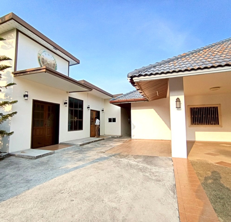 EP0199 | 4-BR Luxury Villa for Sale in South Pattaya