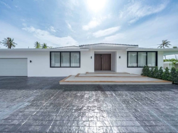 E0944 | Hauy Yai Fully Renovated 5- Bedroom all en-suite and 7 bath rooms SAle 21,950,000 baht