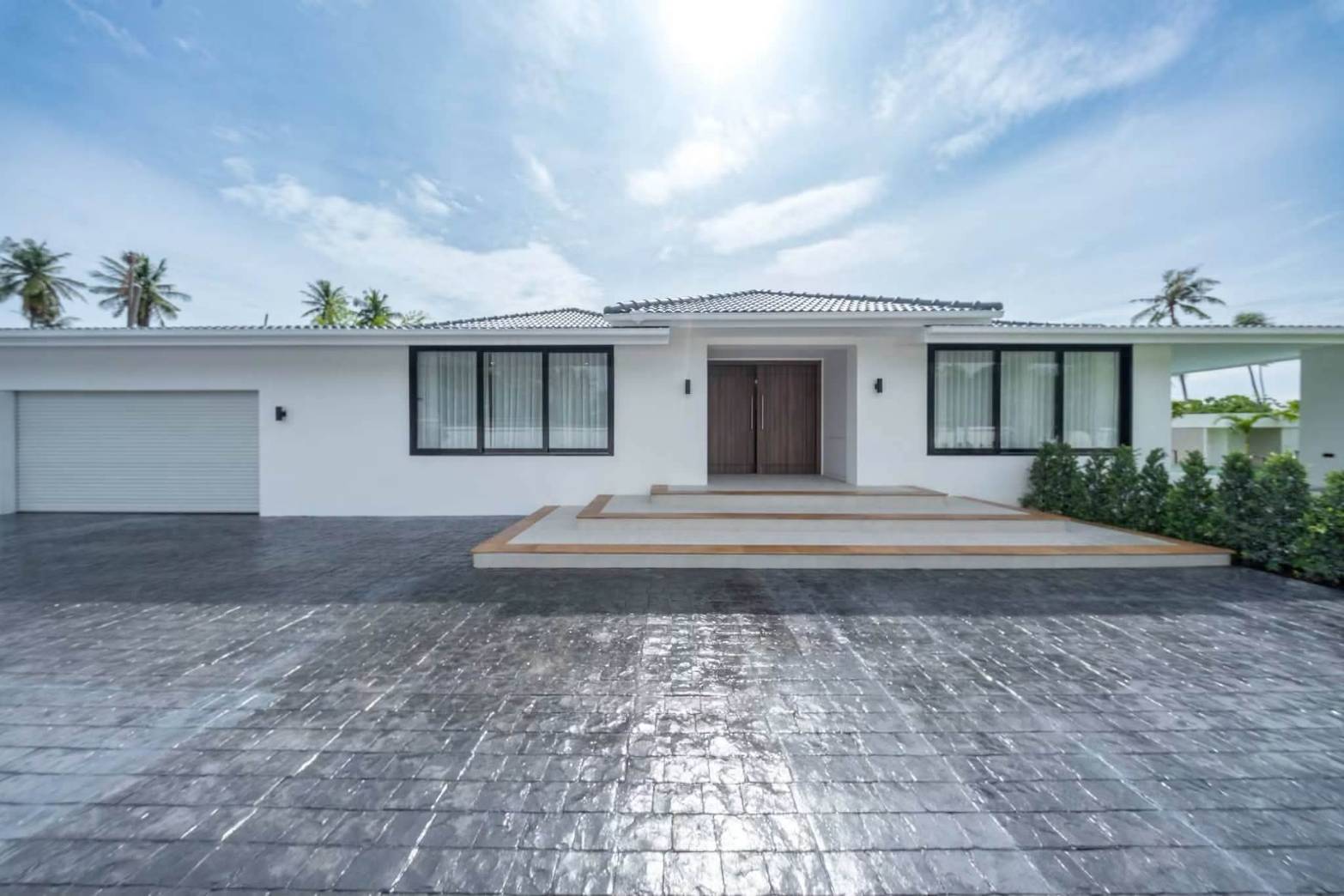 E0944 | Hauy Yai Fully Renovated 5- Bedroom all en-suite and 7 bath rooms SAle 21,950,000 baht