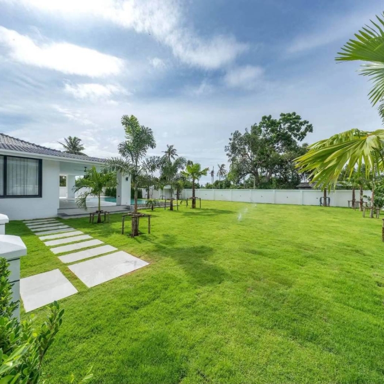 E0944 | Hauy Yai Fully Renovated 5- Bedroom all en-suite and 7 bath rooms SAle 21,950,000 baht