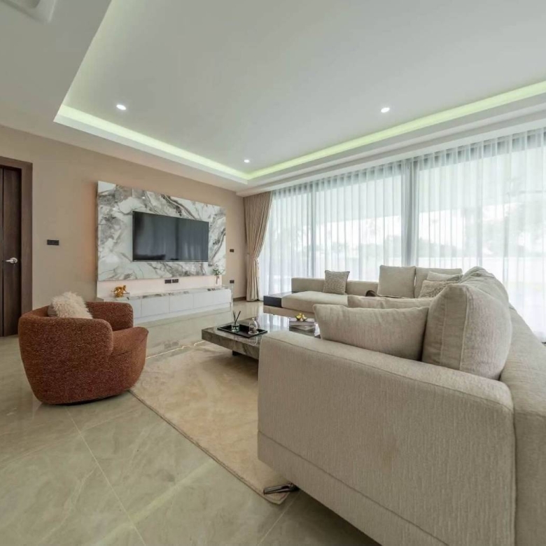 E0944 | Hauy Yai Fully Renovated 5- Bedroom all en-suite and 7 bath rooms SAle 21,950,000 baht