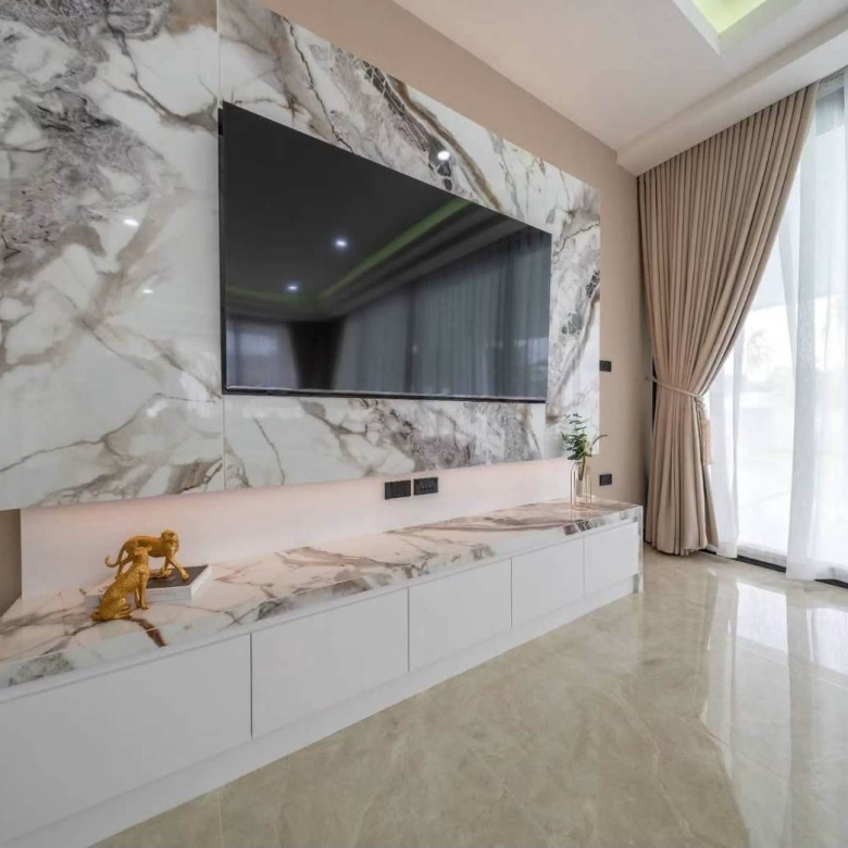 E0944 | Hauy Yai Fully Renovated 5- Bedroom all en-suite and 7 bath rooms SAle 21,950,000 baht