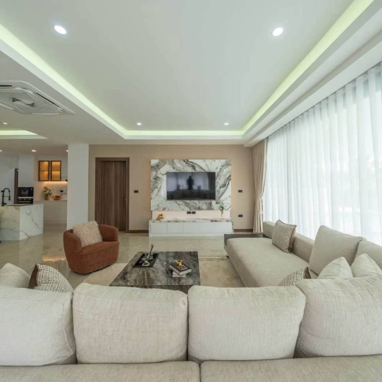 E0944 | Hauy Yai Fully Renovated 5- Bedroom all en-suite and 7 bath rooms SAle 21,950,000 baht