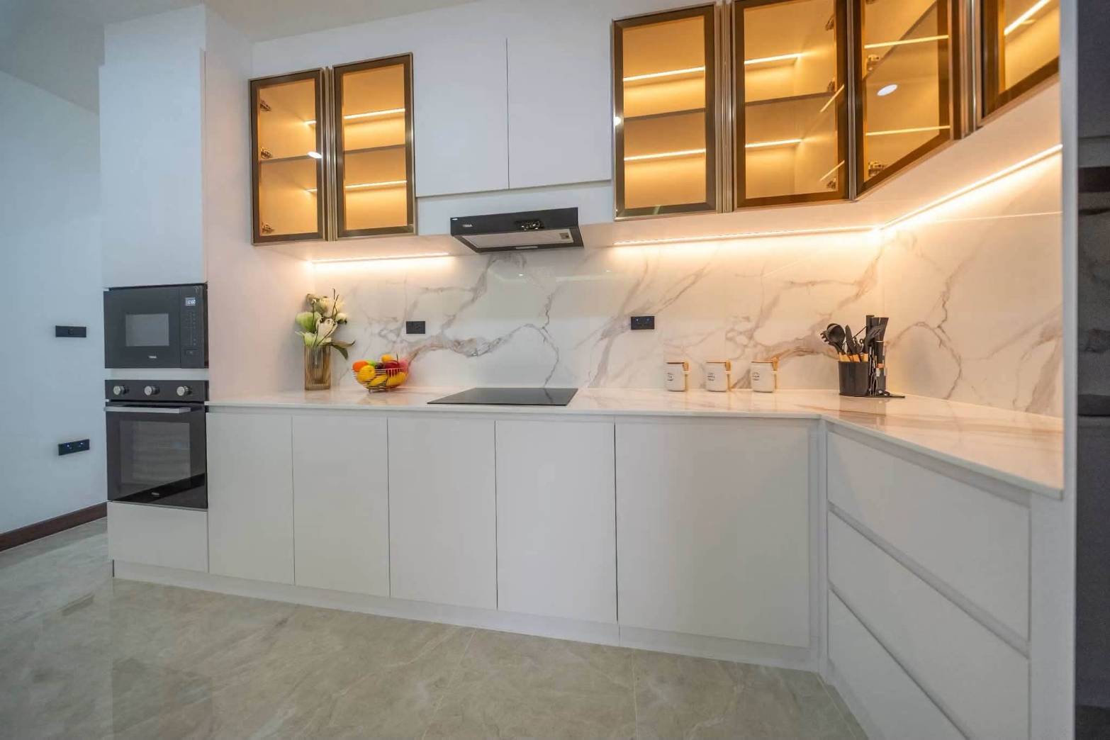 E0944 | Hauy Yai Fully Renovated 5- Bedroom all en-suite and 7 bath rooms SAle 21,950,000 baht