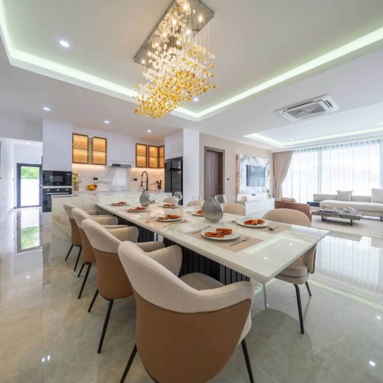 E0944 | Hauy Yai Fully Renovated 5- Bedroom all en-suite and 7 bath rooms SAle 21,950,000 baht