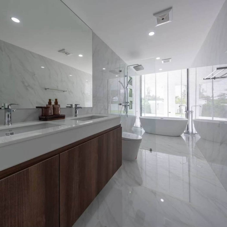 E0944 | Hauy Yai Fully Renovated 5- Bedroom all en-suite and 7 bath rooms SAle 21,950,000 baht