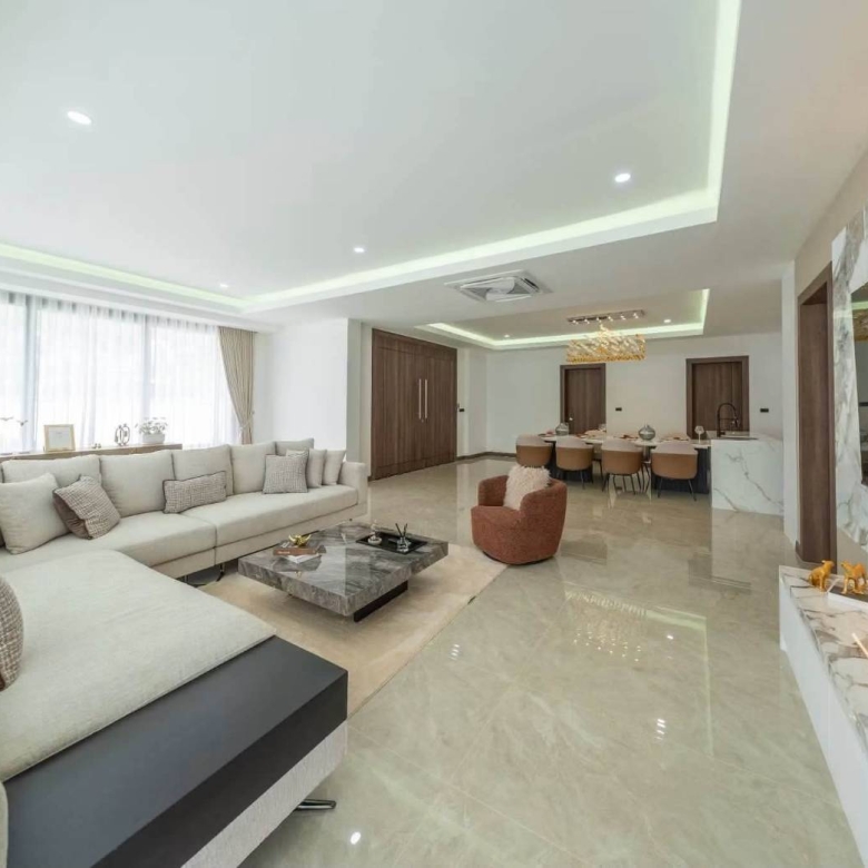 E0944 | Hauy Yai Fully Renovated 5- Bedroom all en-suite and 7 bath rooms SAle 21,950,000 baht