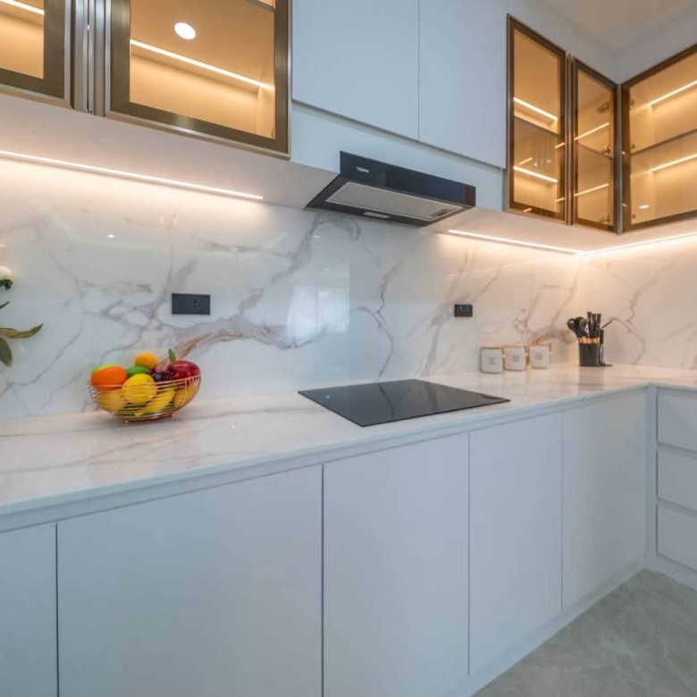 E0944 | Hauy Yai Fully Renovated 5- Bedroom all en-suite and 7 bath rooms SAle 21,950,000 baht