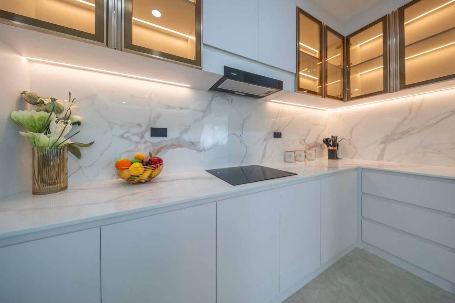 E0944 | Hauy Yai Fully Renovated 5- Bedroom all en-suite and 7 bath rooms SAle 21,950,000 baht