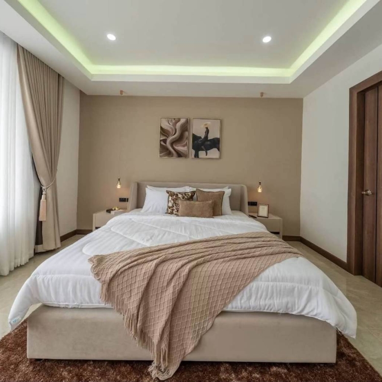 E0944 | Hauy Yai Fully Renovated 5- Bedroom all en-suite and 7 bath rooms SAle 21,950,000 baht