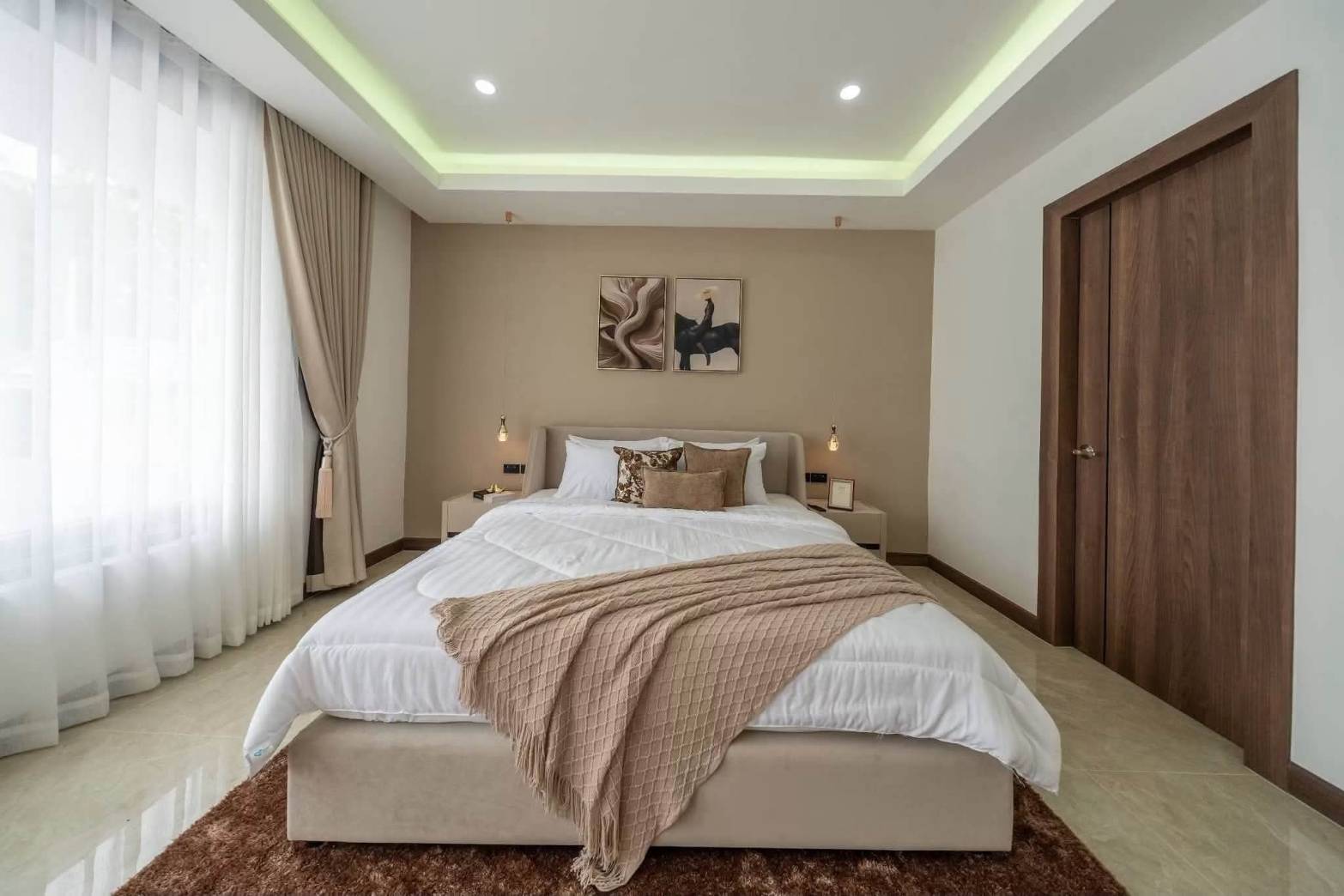 E0944 | Hauy Yai Fully Renovated 5- Bedroom all en-suite and 7 bath rooms SAle 21,950,000 baht