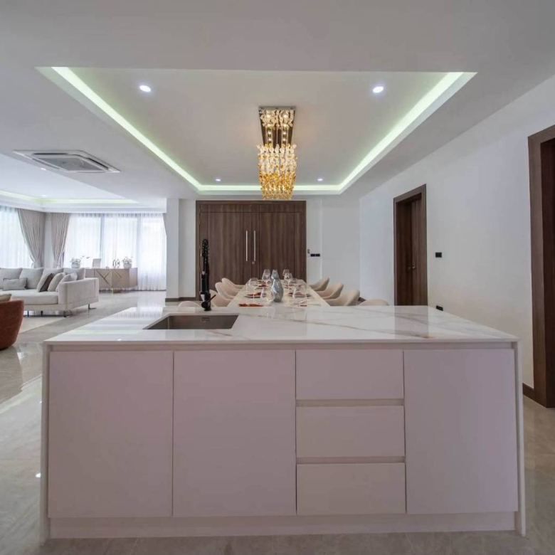 E0944 | Hauy Yai Fully Renovated 5- Bedroom all en-suite and 7 bath rooms SAle 21,950,000 baht