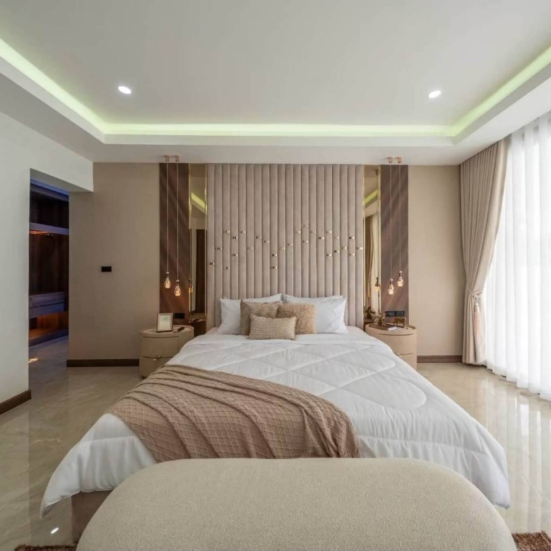 E0944 | Hauy Yai Fully Renovated 5- Bedroom all en-suite and 7 bath rooms SAle 21,950,000 baht