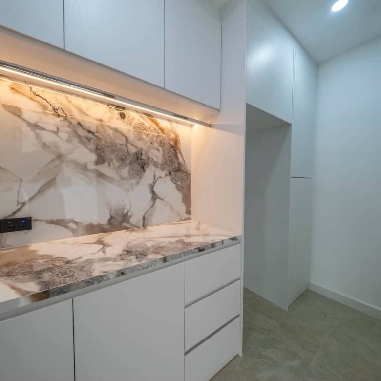 E0944 | Hauy Yai Fully Renovated 5- Bedroom all en-suite and 7 bath rooms SAle 21,950,000 baht