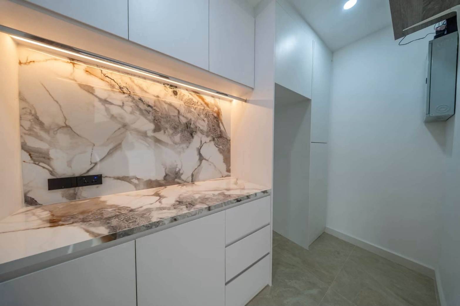 E0944 | Hauy Yai Fully Renovated 5- Bedroom all en-suite and 7 bath rooms SAle 21,950,000 baht