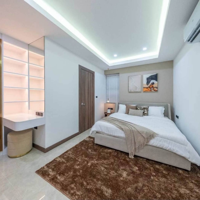 E0944 | Hauy Yai Fully Renovated 5- Bedroom all en-suite and 7 bath rooms SAle 21,950,000 baht