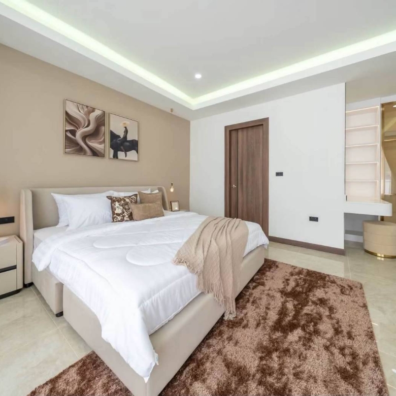 E0944 | Hauy Yai Fully Renovated 5- Bedroom all en-suite and 7 bath rooms SAle 21,950,000 baht