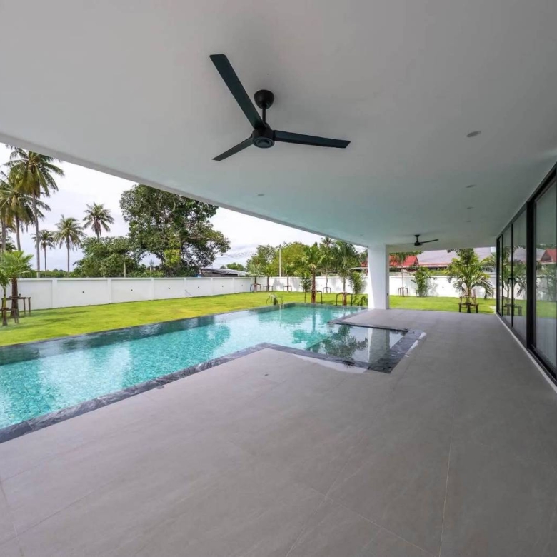E0944 | Hauy Yai Fully Renovated 5- Bedroom all en-suite and 7 bath rooms SAle 21,950,000 baht