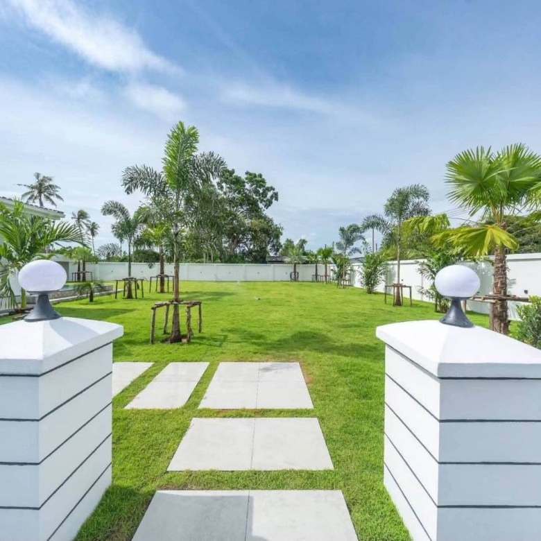 E0944 | Hauy Yai Fully Renovated 5- Bedroom all en-suite and 7 bath rooms SAle 21,950,000 baht