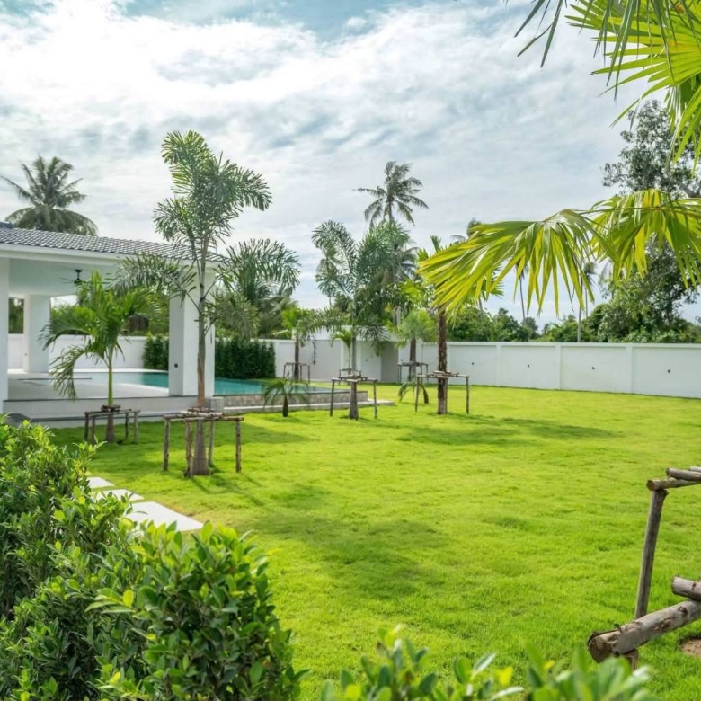 E0944 | Hauy Yai Fully Renovated 5- Bedroom all en-suite and 7 bath rooms SAle 21,950,000 baht